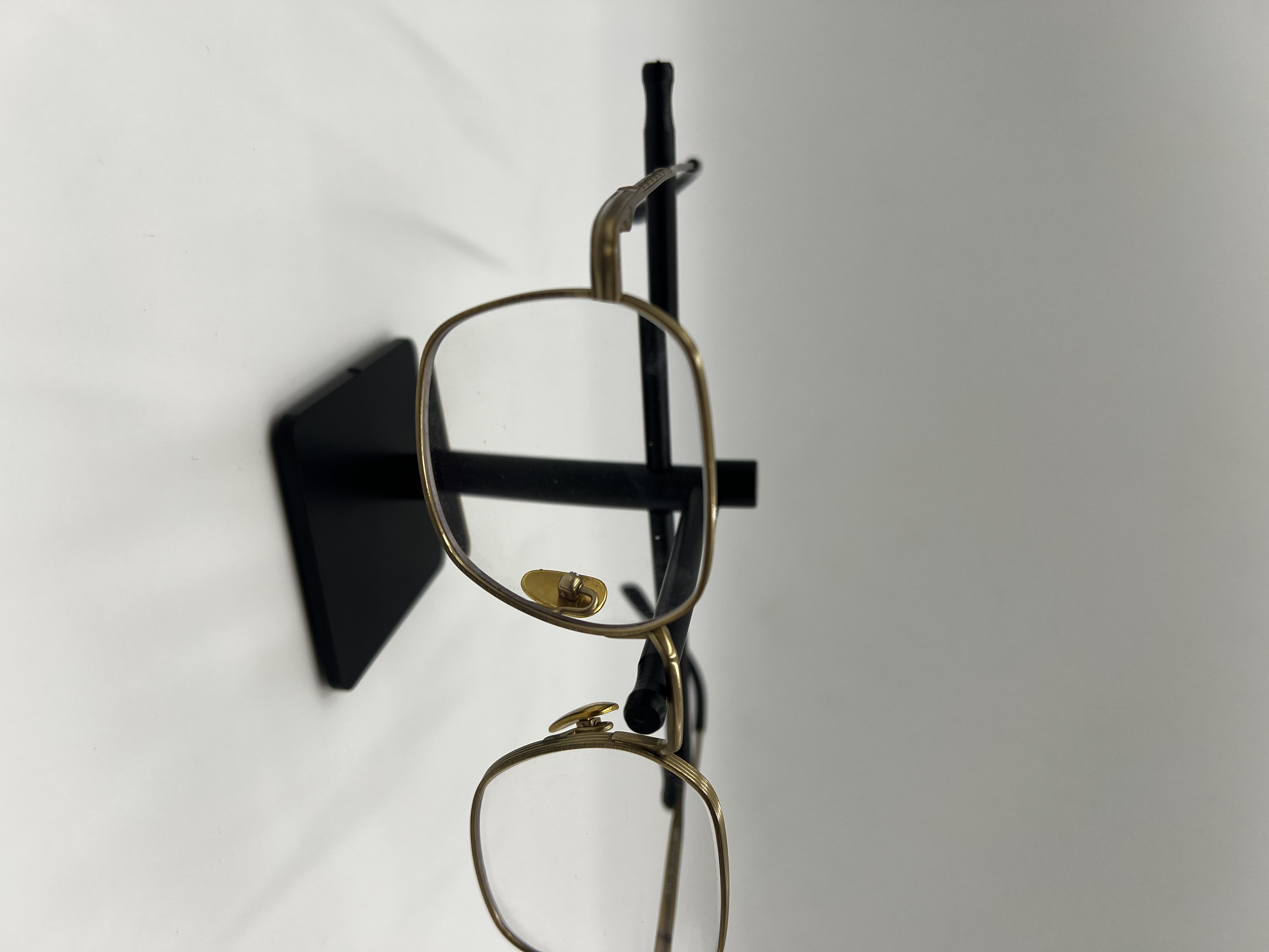 Single Pair Eyeglass Stand - Aurum
