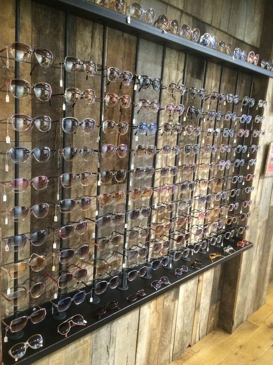 13-Pair Wall Mounted Eyeglass Stand - Frame Rise