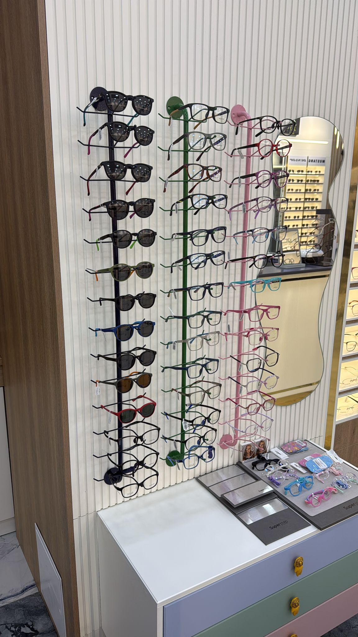 15-Pair Wall Mounted Eyeglass Stand - Frame Rise