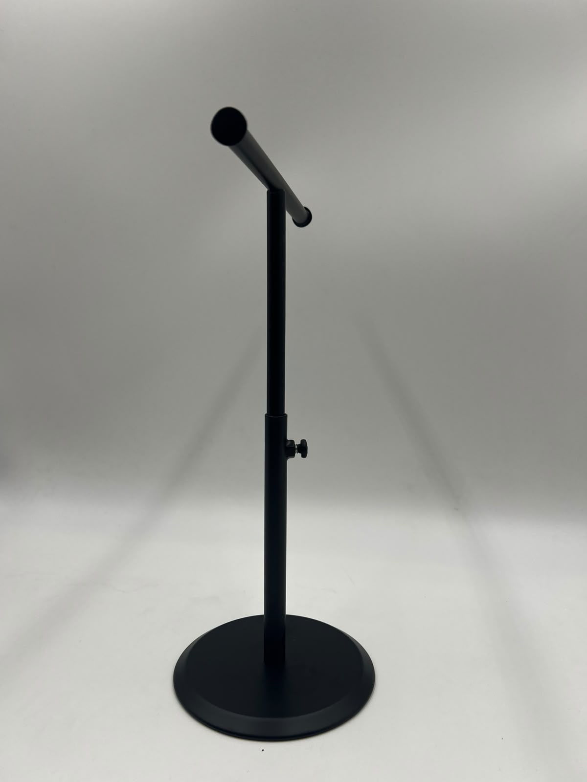 Eyeglass Cord Holder Stand – Stylish & Organized Eyewear Accessory Display