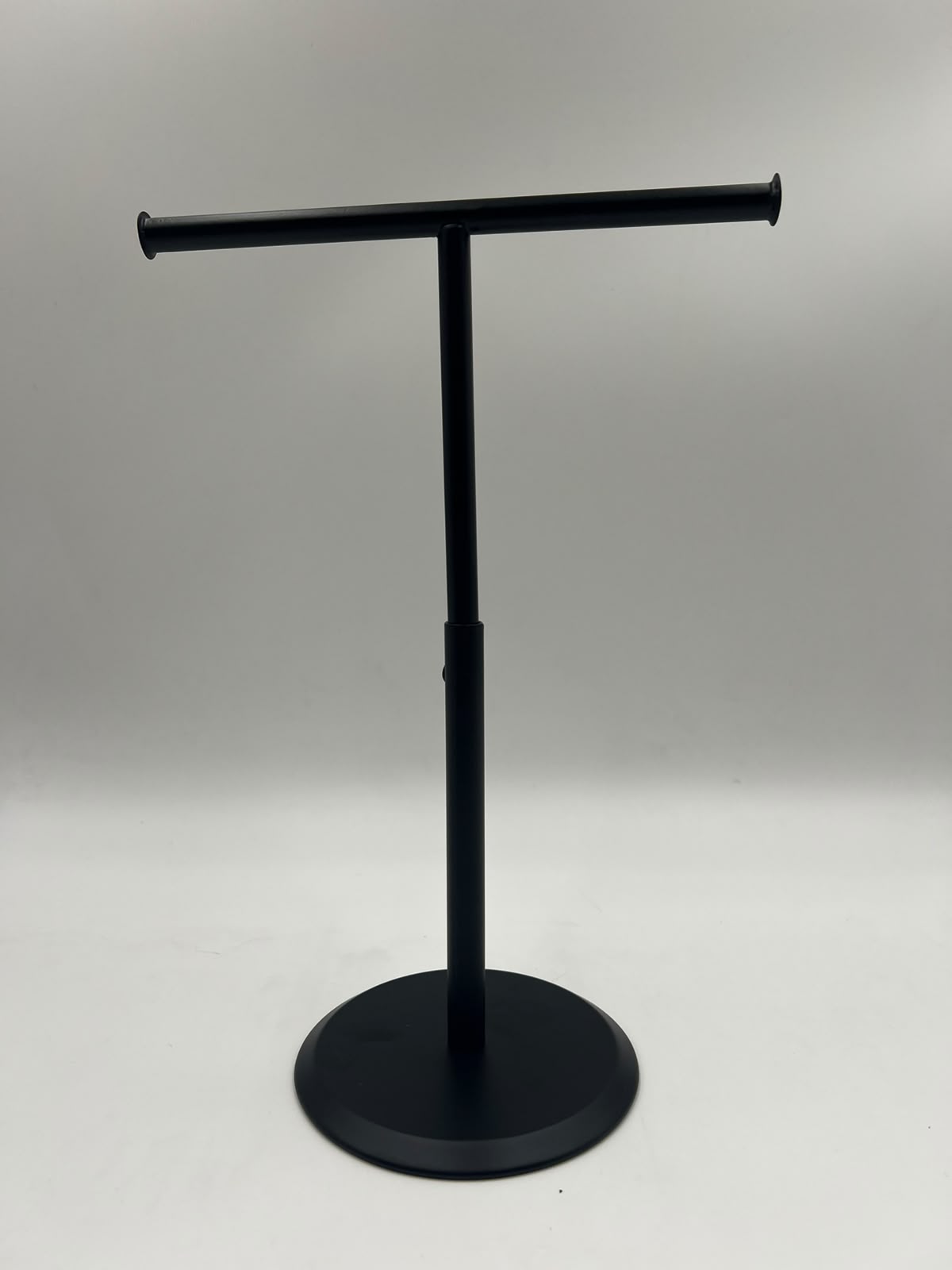 Eyeglass Cord Holder Stand – Stylish & Organized Eyewear Accessory Display